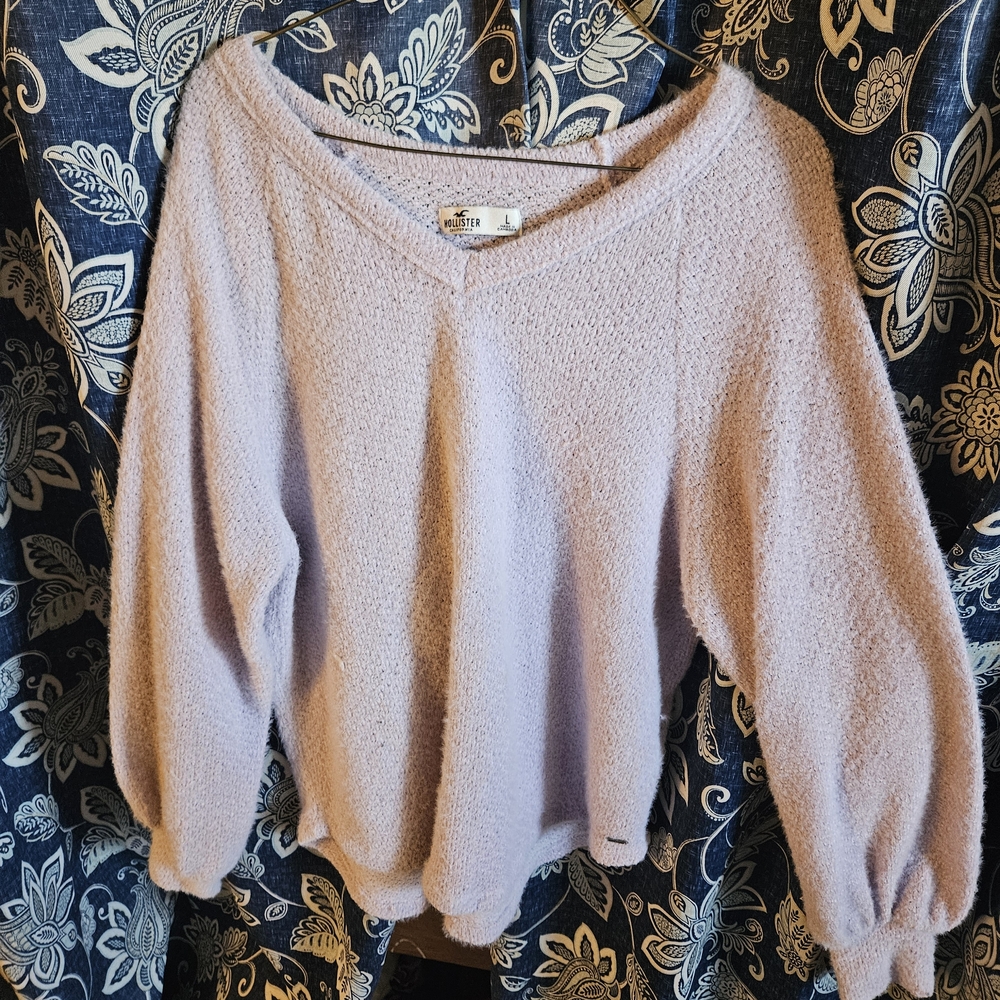 Hollister Purple V-Neck Sweater with Ribbed Detailing